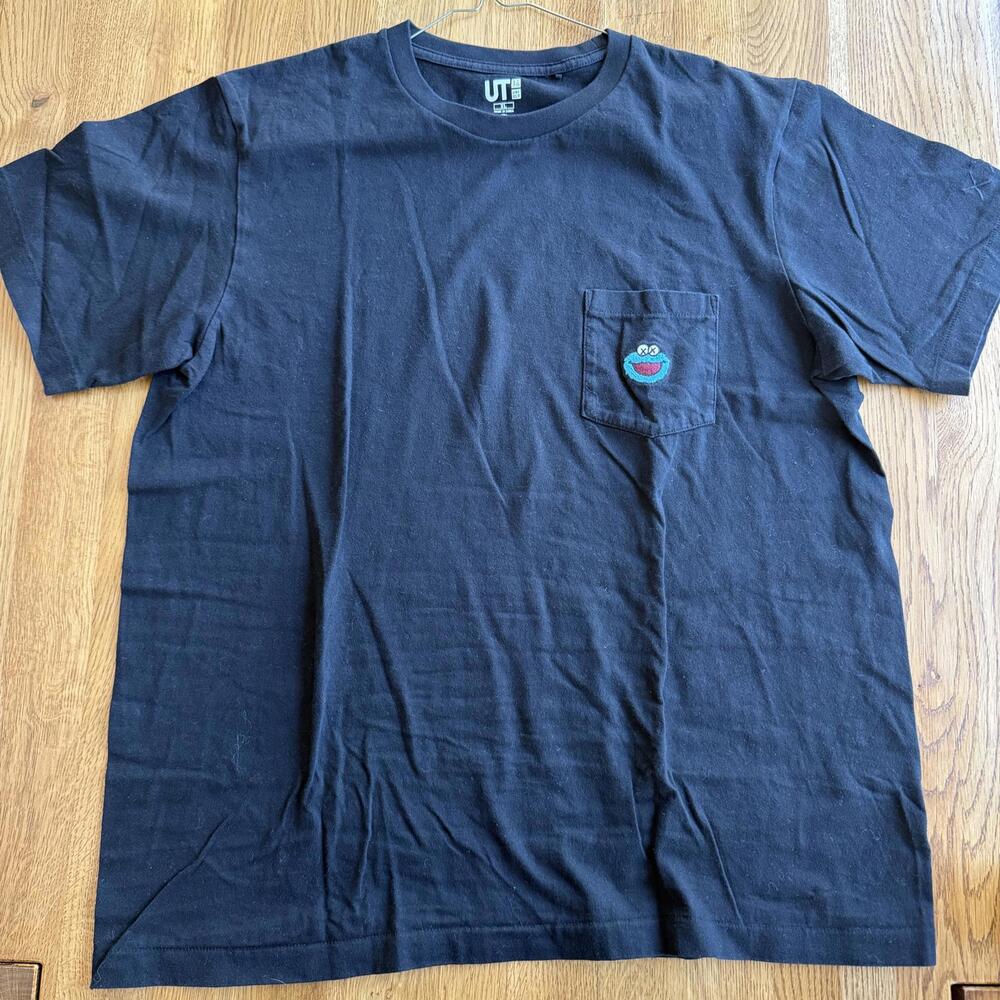 KAWS Uniqlo Cookie Monster Pocket T-Shirt Rare Size XL